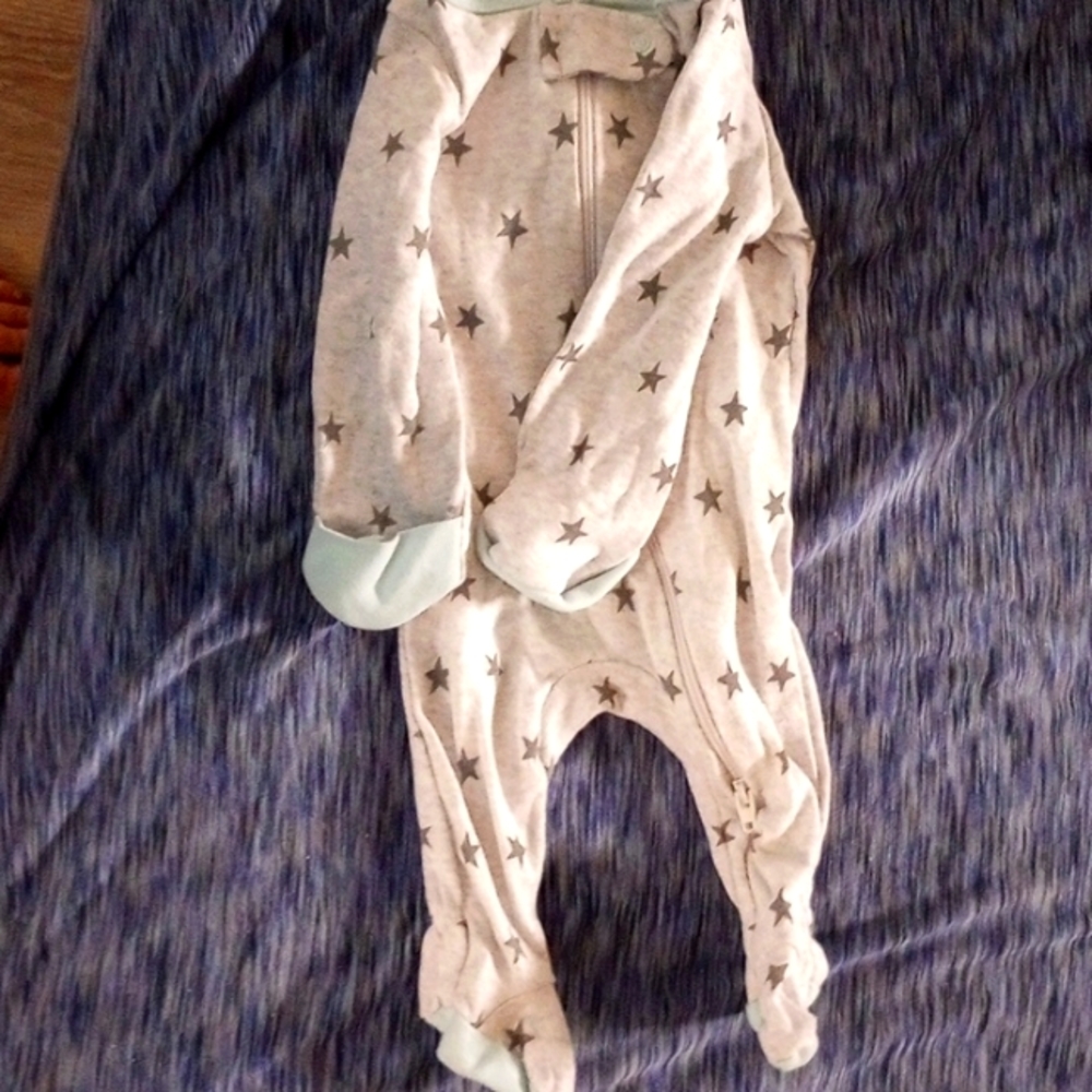 Newborn footsie